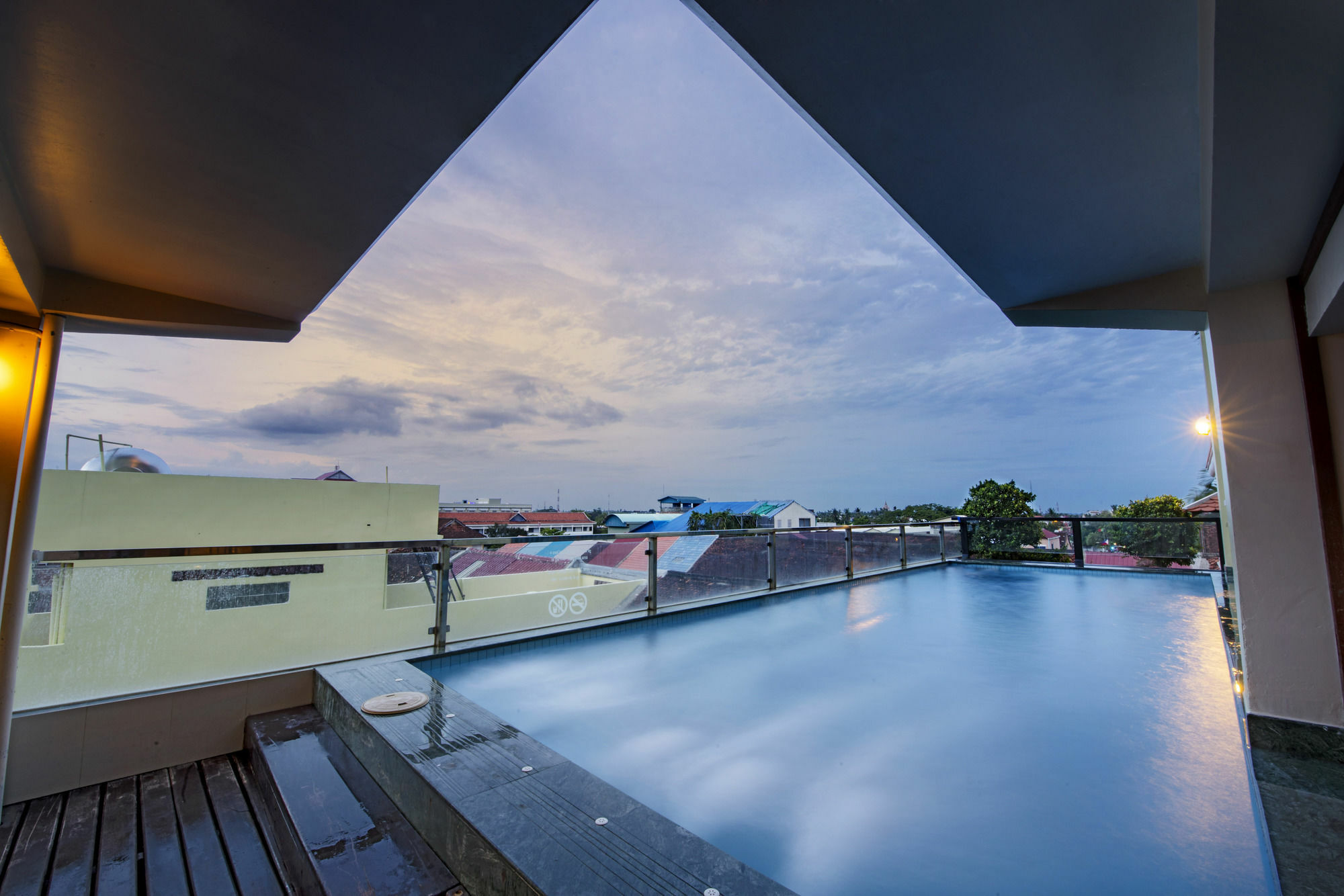 Seng Hout Hotel Battambang Luaran gambar